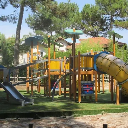La Pinede Golf, Surf, Velo, Piscine Apartment